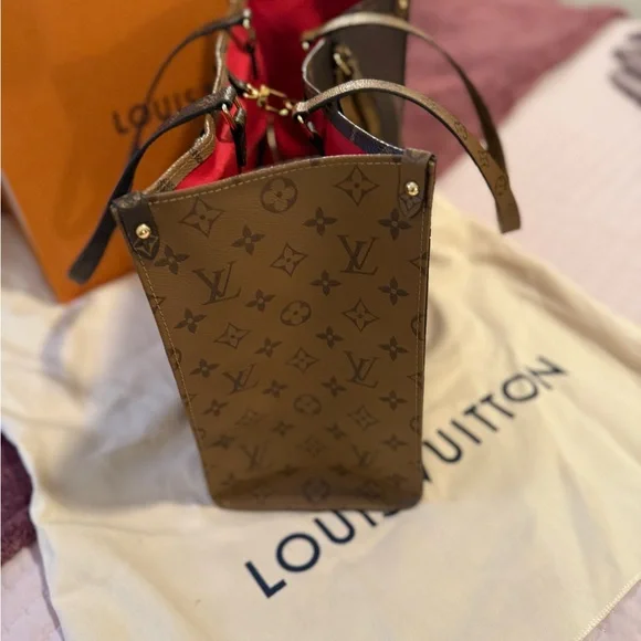 Louis Vuitton OnTheGo MM Bag - Picture 7 of 9